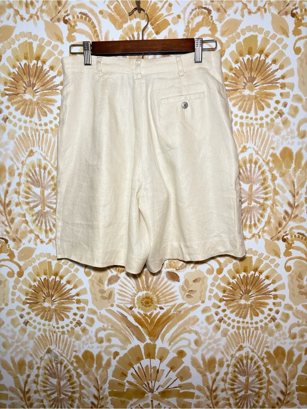 Lauren Ralph Lauren 100% Linen Cargo Shorts | Coastal Quiet Luxury Cream Shorts